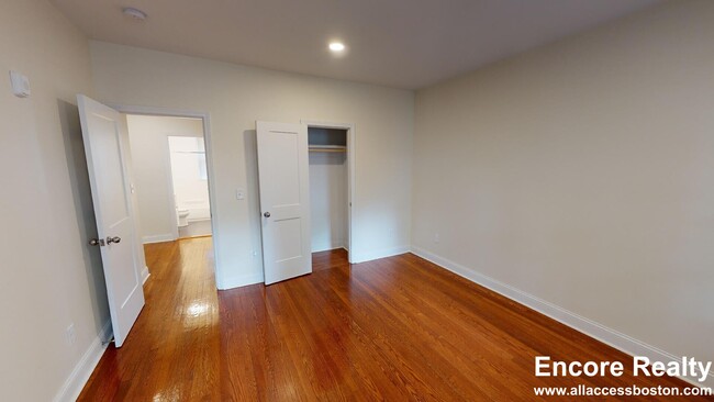 Photo - 123 Sutherland Rd Unit F