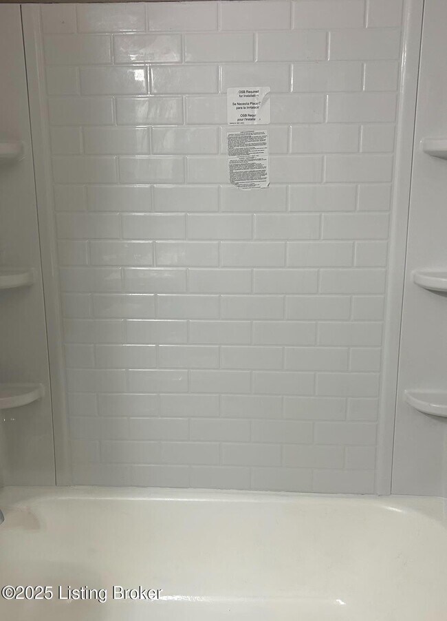 Photo - 735 Compton St