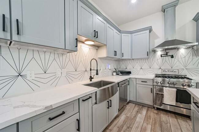 Photo - 6008 Canal St