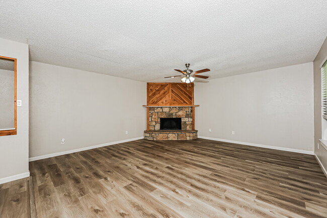 Photo - 933 Lemontree Dr