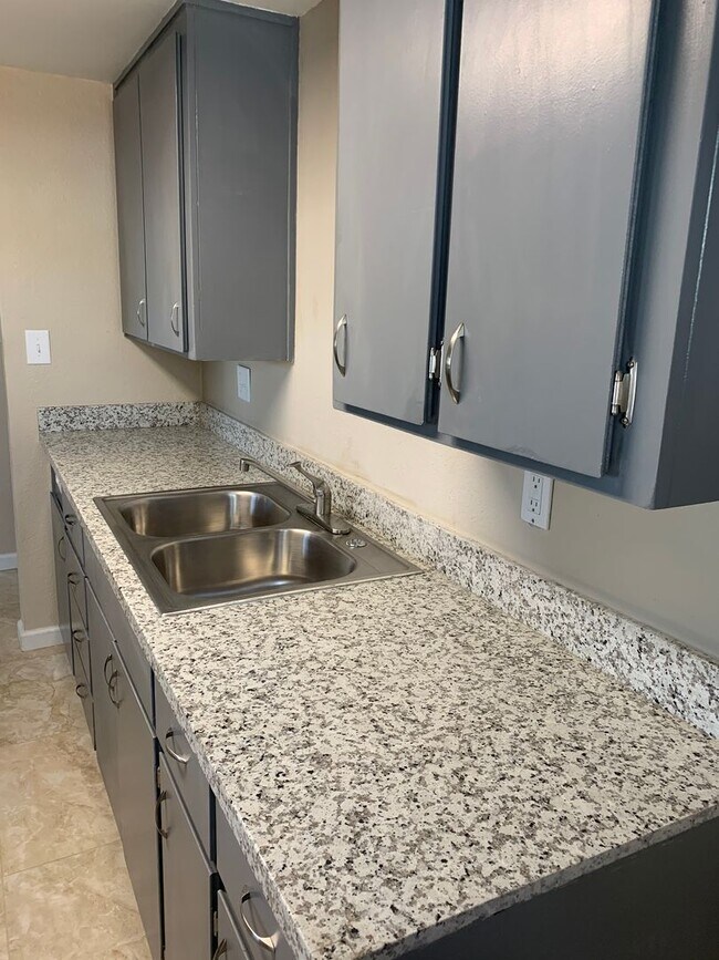 Prime location! 3 bed 2 bath house for ren... House Rental in