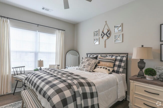 2BR 2BA - Highland Hills