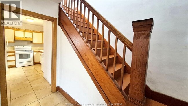 Photo - 1068 Giles Blvd E