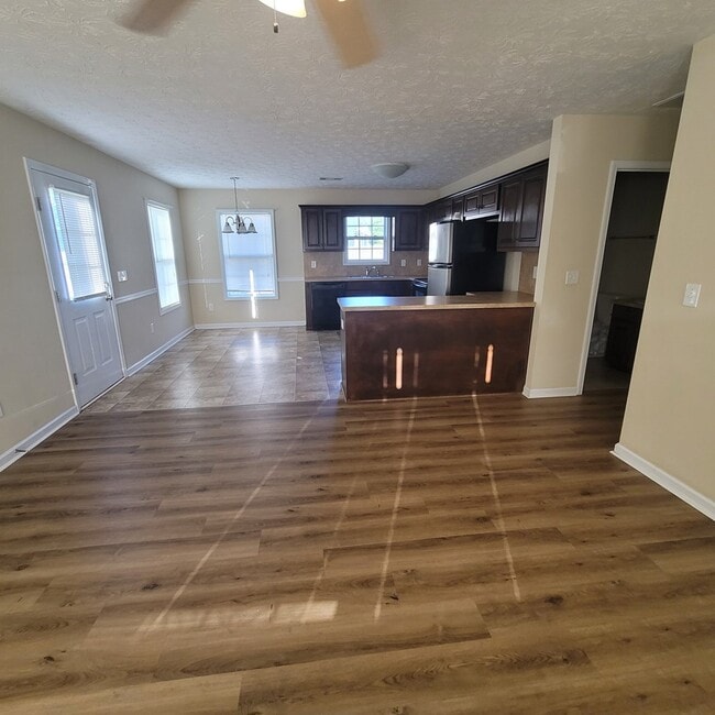 Photo - 815 Mill Pond Dr