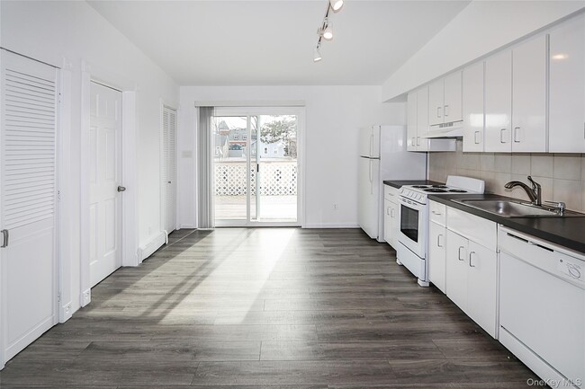 Photo - 75 Maxwell Ave Unit B