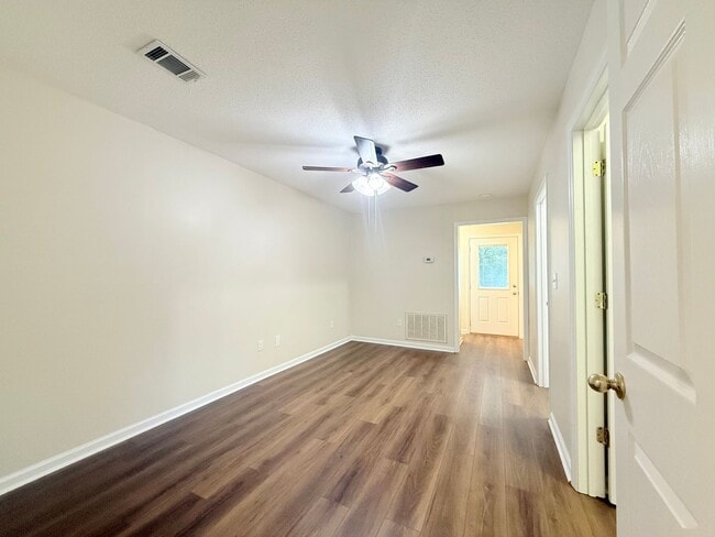 Photo - Cute 1 Bed 1 Bath Home Available! Call to ...