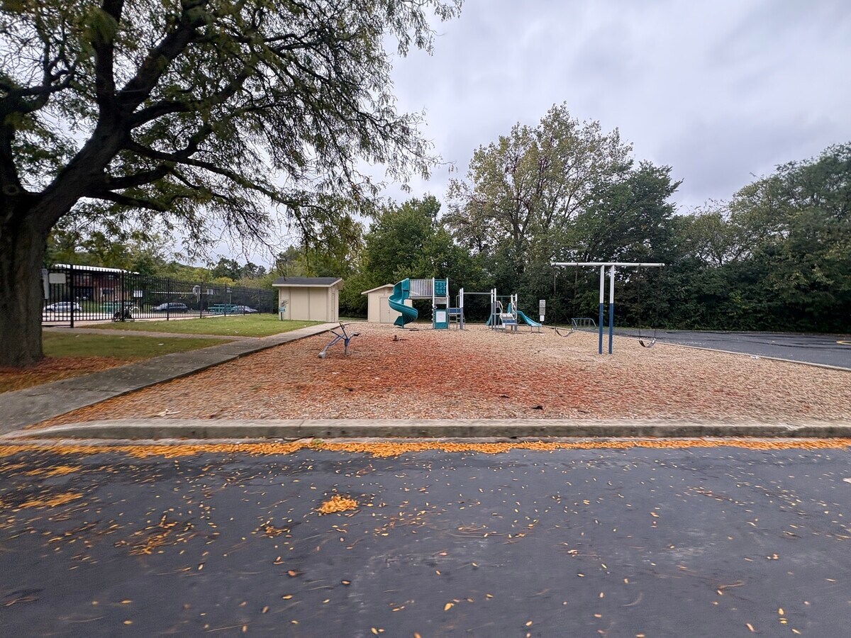 Photo - 200 Willow Ln