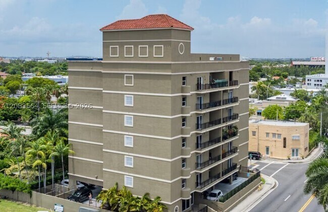 Building Photo - 120 SW 37th Ave Unit 501