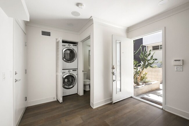 Photo - 2204 Fox Ln