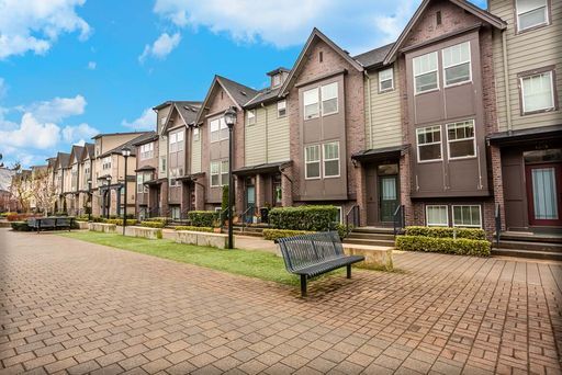 Building Photo - Welcome to the Brownstones at Issaquah Highlands Available August 1st