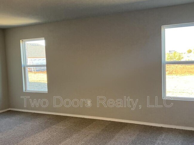 Photo - 561 SE 3rd Ter