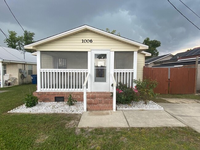 Building Photo - 1006 Massalina Dr