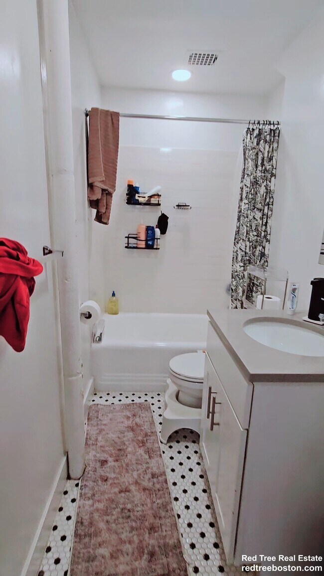Photo - 2 Joy St Unit 2