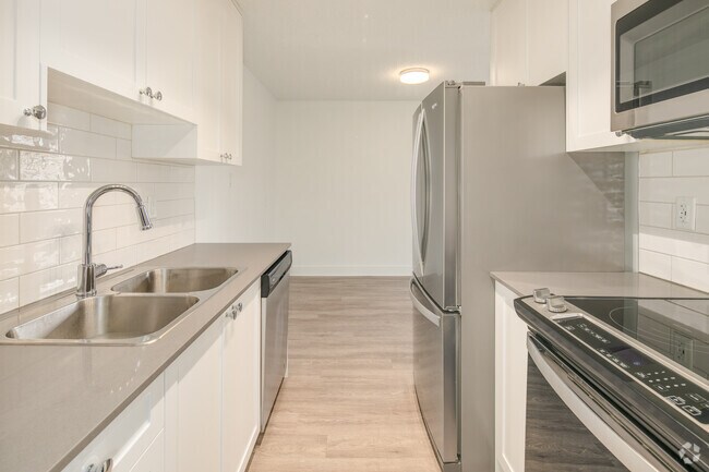 2BR, 1BA - 998SF - Kitchen