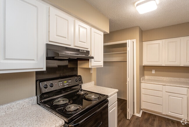2BR, 2BA - 1,006SF