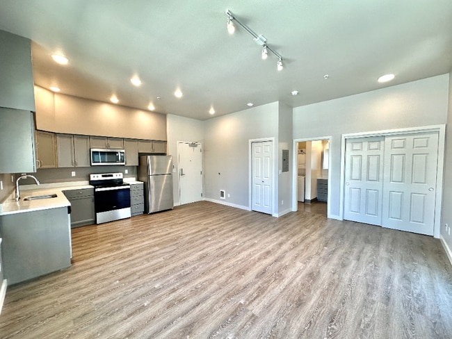 Photo - 2330 Yakima Ct Unit D402