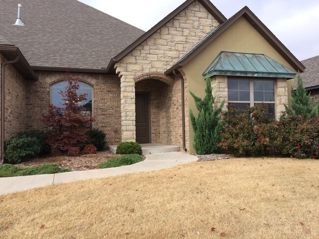 Building Photo - Beautiful Home in Edmond!