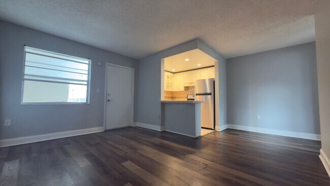 Building Photo - Bright 1 Bed Condo in North Miami Beach | No Minimum Credit