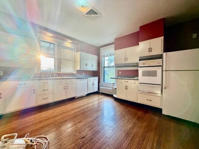 Photo - 225 N Broadway