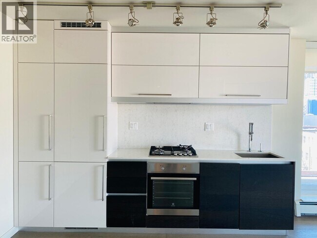 Photo - 189 Keefer St Unit 706