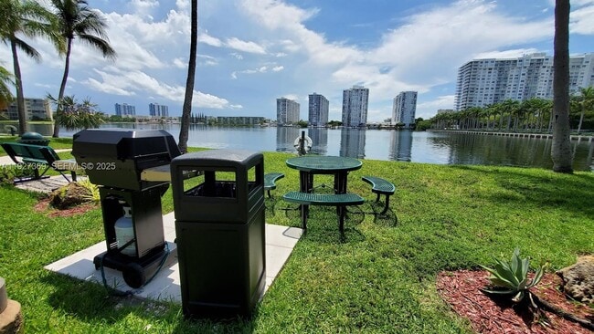 Photo - 18151 NE 31st Ct Unidad 408