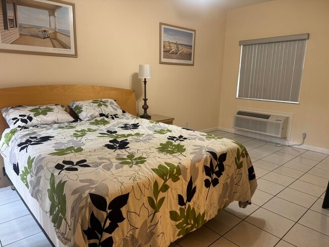 Photo - 8235 Mulligan Cir Unidad B Side