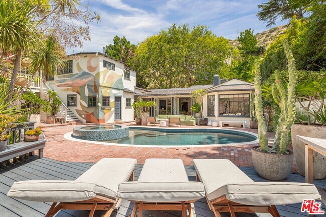 Building Photo - 2015 Nichols Canyon Rd Rental