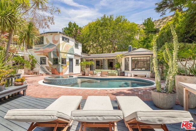 Photo - 2015 Nichols Canyon Rd Casa