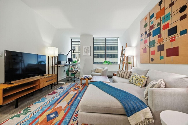 Building Photo - 10 Hanover Square Rental