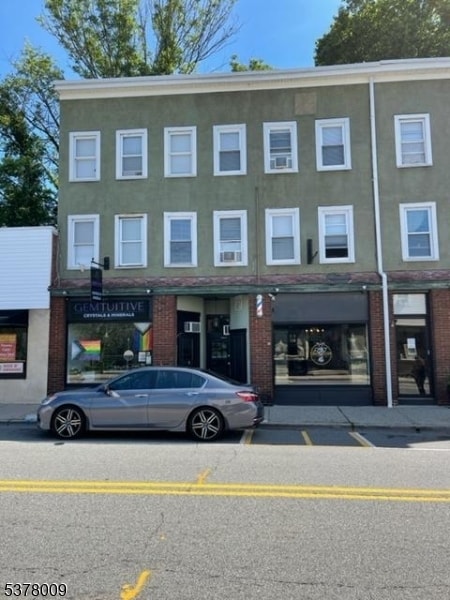 Building Photo - 923 Main St Rental