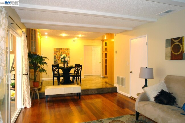 Photo - 306 S Park Victoria Dr