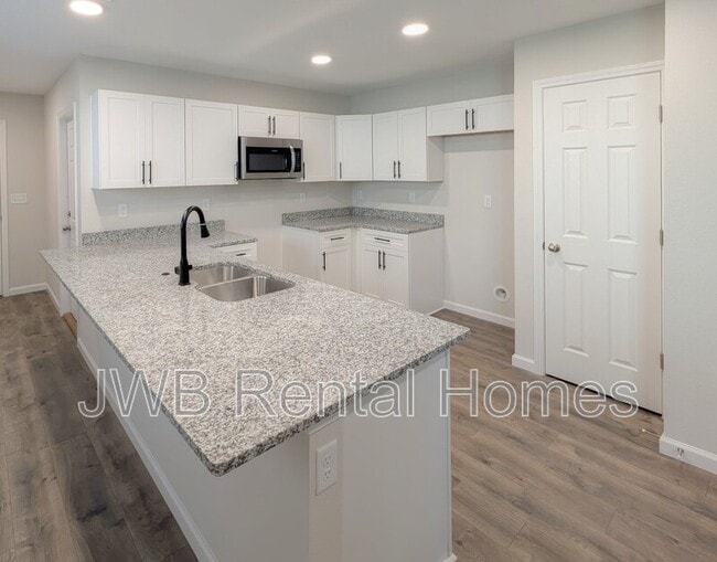 Photo - 7915 Eaton Ave