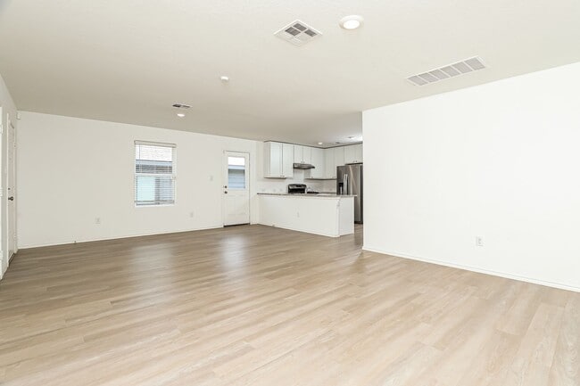 Photo - 3 bedroom 2 bathroom home located 8.5 miles from Lackland AFB