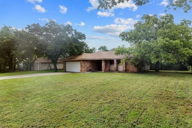 Photo - 506 Lakeway Dr House