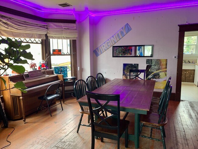 Photo - PRELEASE FOR AUG: 5 bdrm/2 bath near WWU and Downtown!