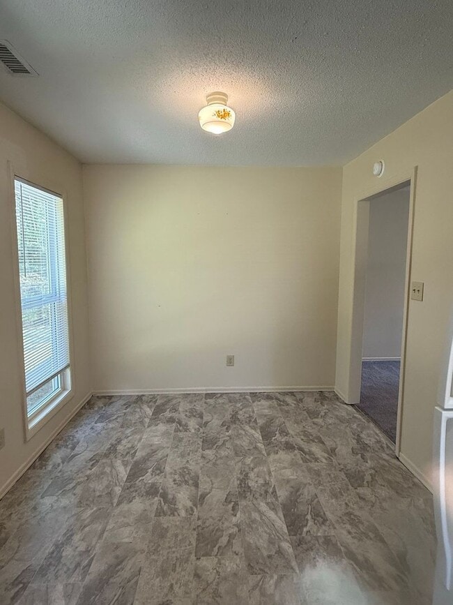 Photo - 2 bedroom, 1 bath Duplex