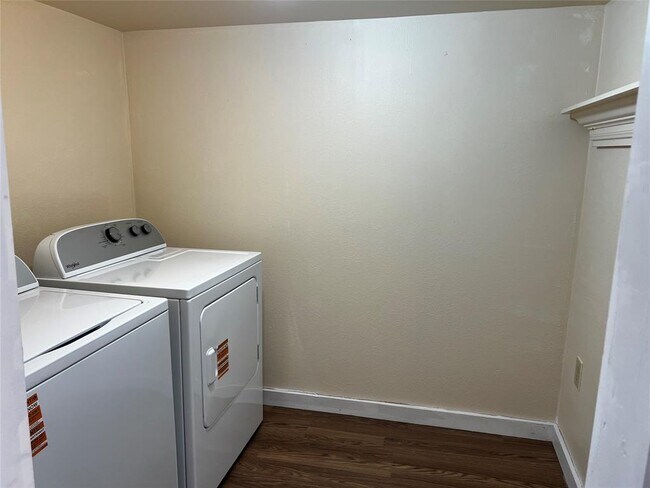 Photo - 102 E Carrie Manor St