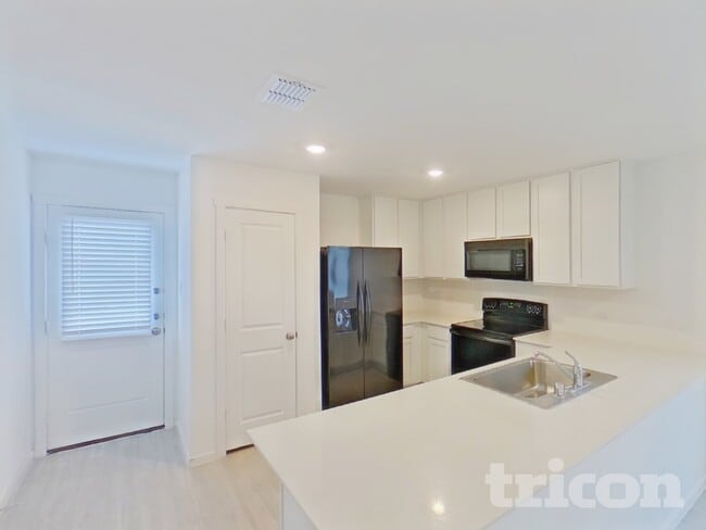 Photo - 6751 Highlands St