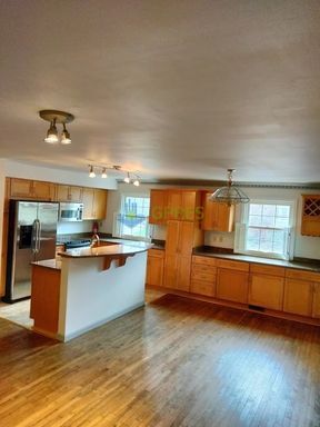 Photo - Upscale beautiful and spacious 3-bedroom, 2.5-bathroom apartment Oakland/Shadyside area