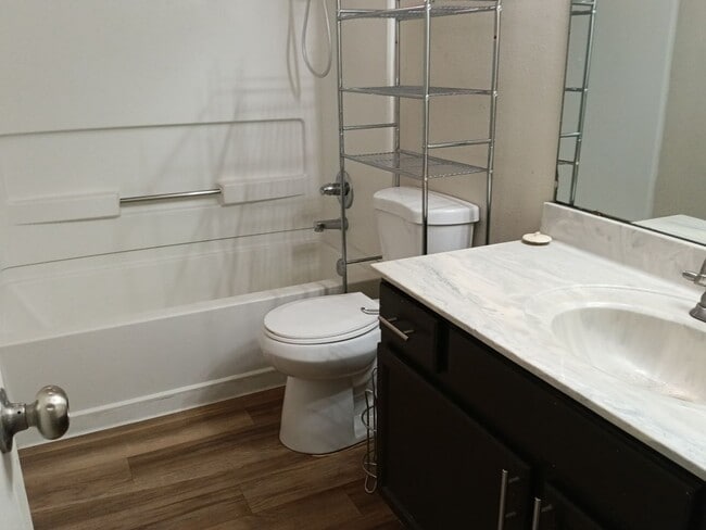 Photo - 4 Bedroom, 2 Bathroom! Lovely Home Coming ...