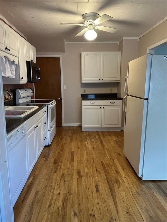 Photo - 402 W High St