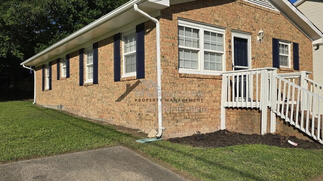 Photo - 901 Elmira Ave