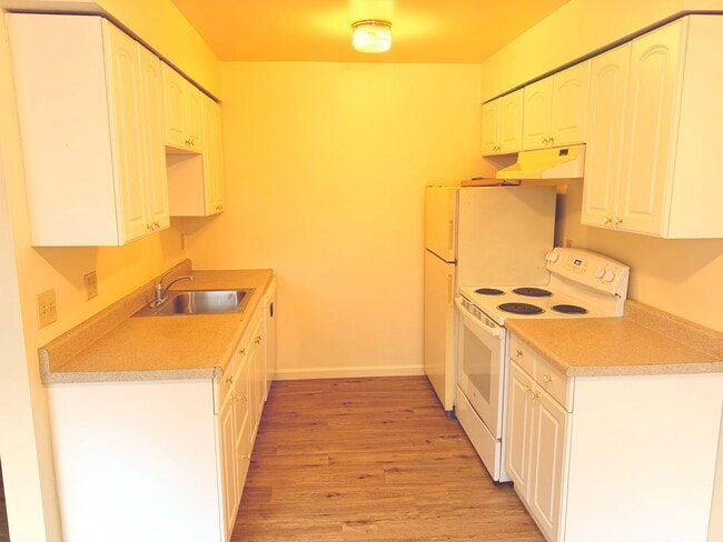 Photo - 2bed/1 Bath Second Level Unit on Near SE Powell/Ross Island Bridge Unit 12