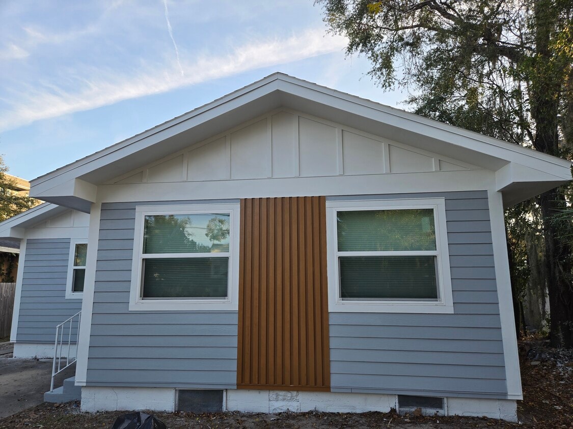 Front Exterior View - 1520 Woodward St (Orlando, FL)