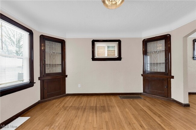 Photo - 15602 Walden Ave