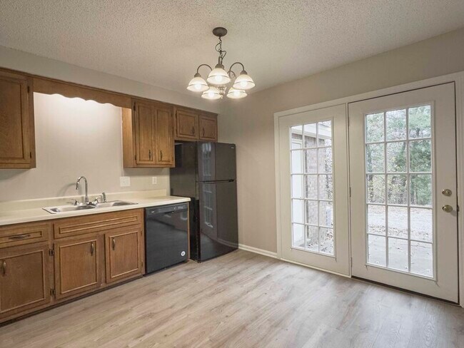 Photo - 610 Sango Rd