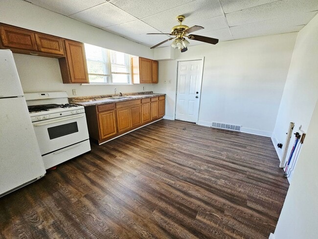Photo - 555 W Hallam Ave Unit 1