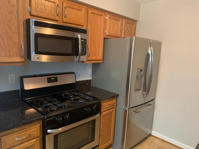 Building Photo - 8941 Town Center Cir Unit 203