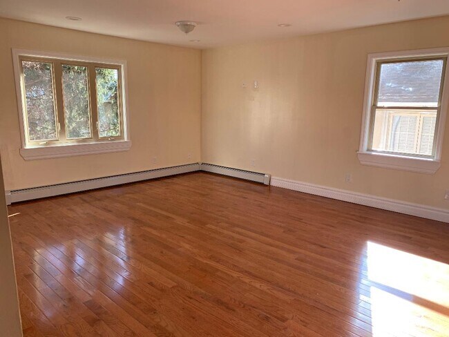 Photo - 2021 Lafayette Ave Unit 2 Floor Apartment