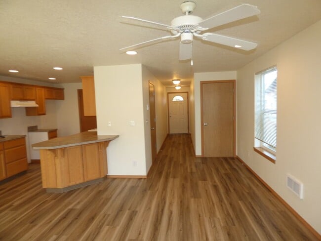 Building Photo - 261-263 Gwinn St Monmouth, OR 97351 Unit 263 Rental